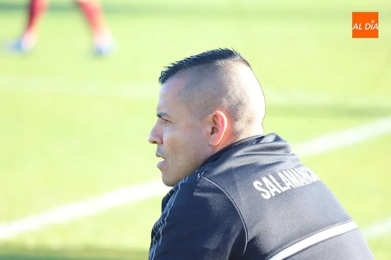 Rafa Dueñas durante el partido / Lydia González