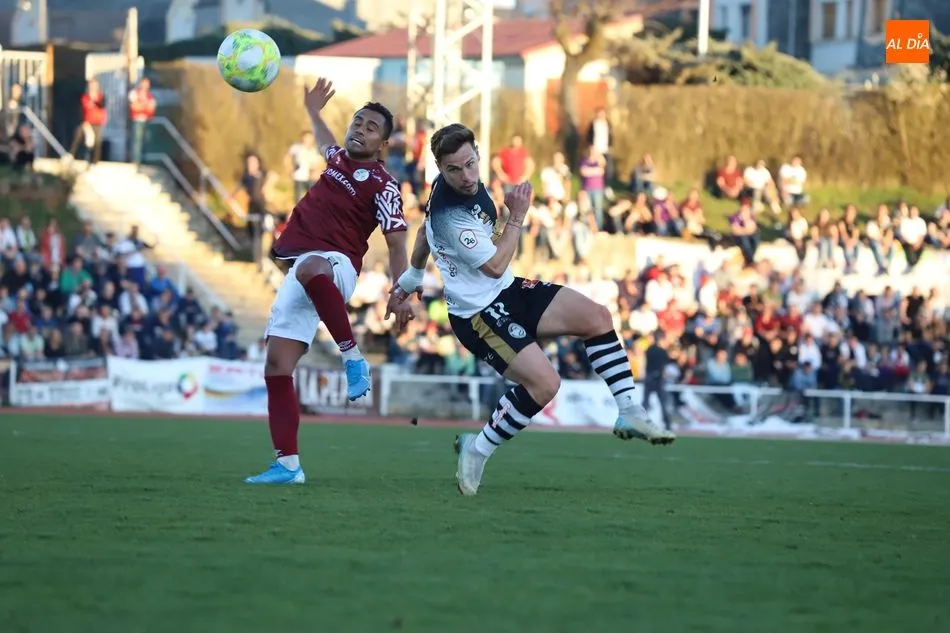 Acción del derbi charro disputado en las Pistas del Helmántico / Lydia González