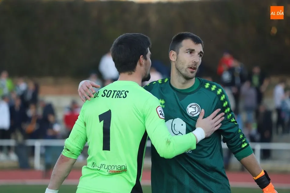 Foto 11 - Intensidad, pol&eacute;mica y reparto de puntos en un nuevo derbi charro (1-1)