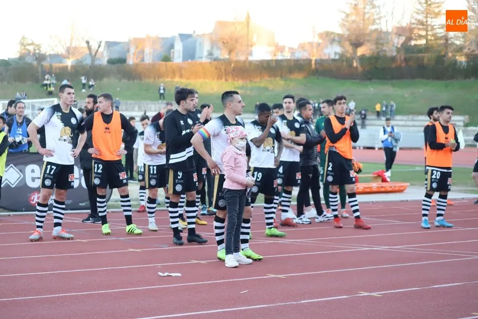 Foto 6 - Intensidad, pol&eacute;mica y reparto de puntos en un nuevo derbi charro (1-1)