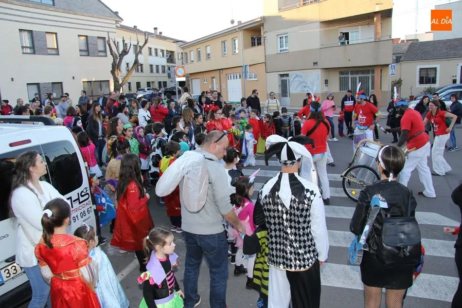 Foto 10 - Original y participativo pasacalles de Carnaval en Castellanos de Moriscos