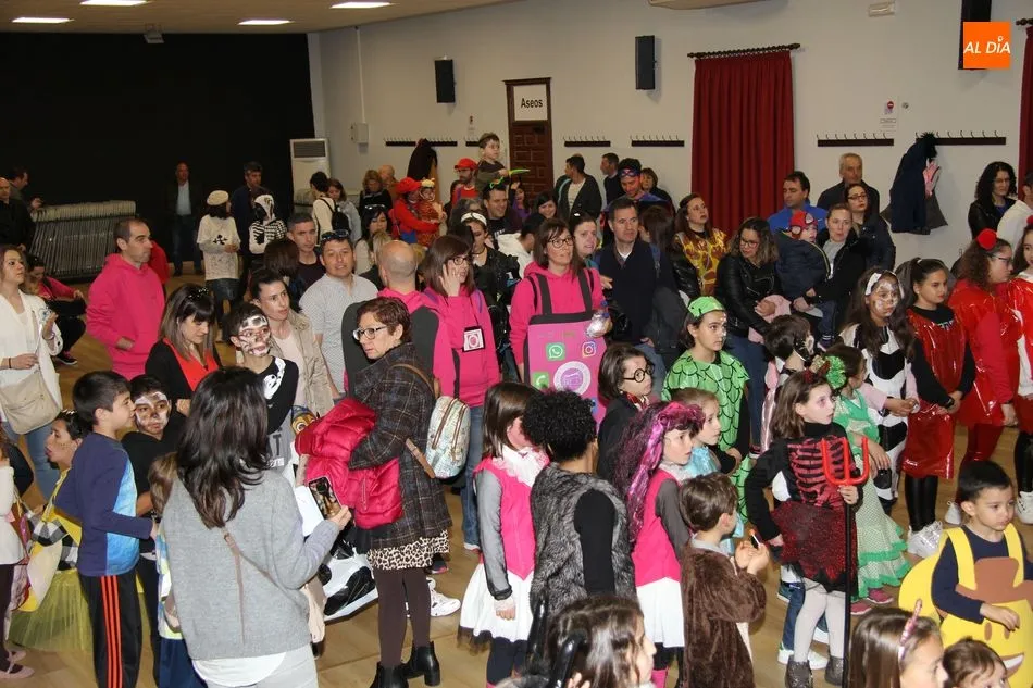 Foto 7 - Original y participativo pasacalles de Carnaval en Castellanos de Moriscos