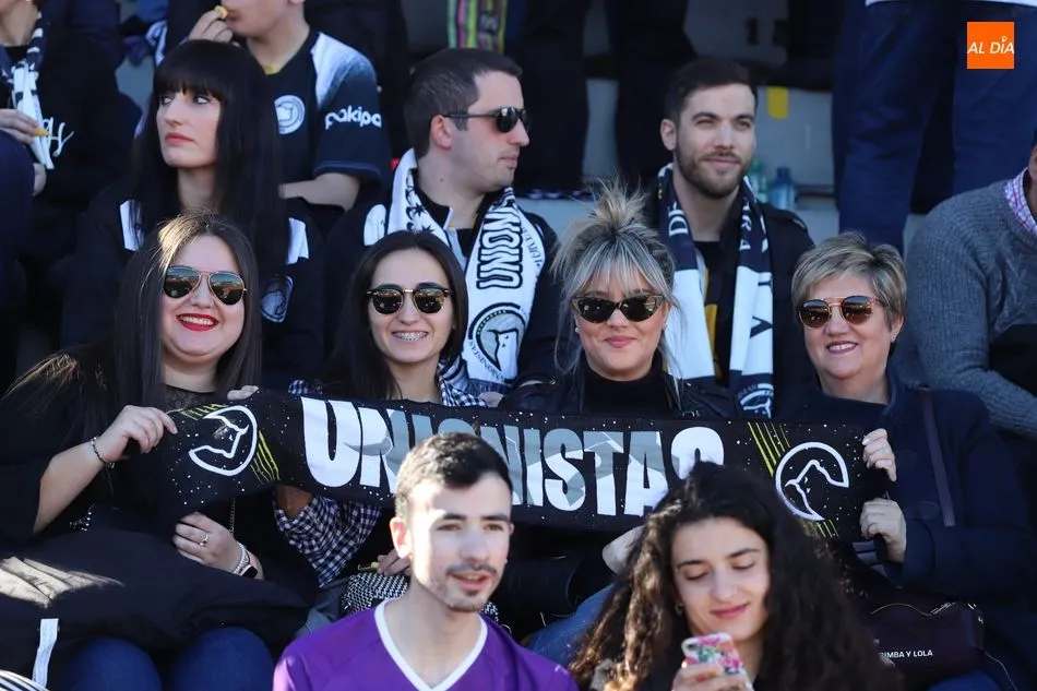 Foto 11 - El derbi de las gradas se salda sin incidentes, con c&aacute;nticos cruzados y mucha rivalidad