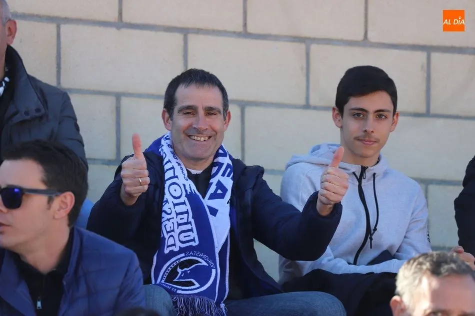 Foto 6 - El derbi de las gradas se salda sin incidentes, con c&aacute;nticos cruzados y mucha rivalidad