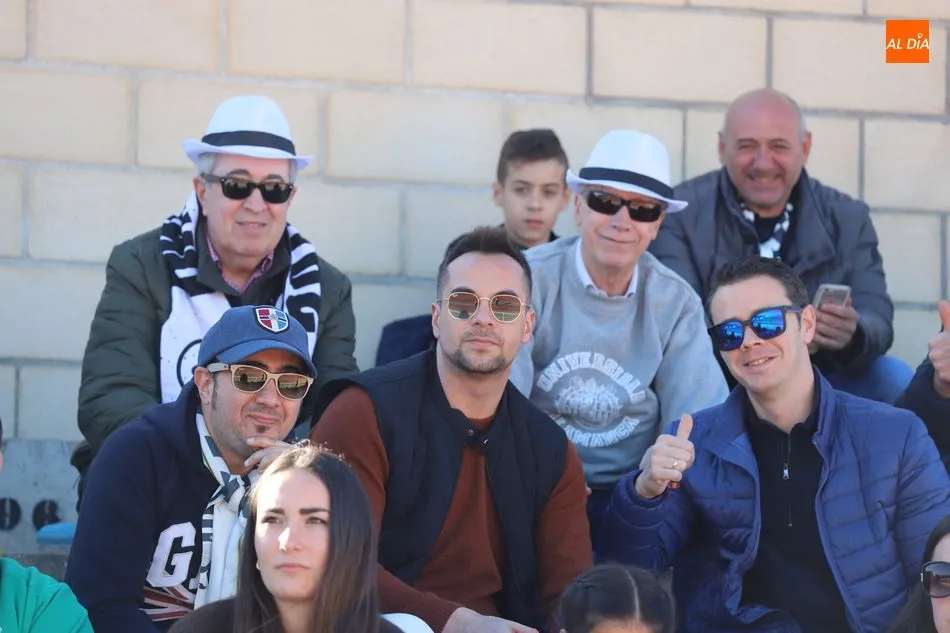 Foto 5 - El derbi de las gradas se salda sin incidentes, con c&aacute;nticos cruzados y mucha rivalidad
