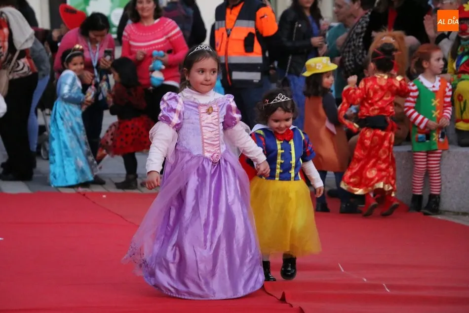 Foto 9 - Bonito desfile infantil de disfraces en Vitigudino con mil y un personajes  