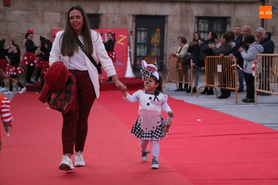 Foto 5 - Bonito desfile infantil de disfraces en Vitigudino con mil y un personajes  