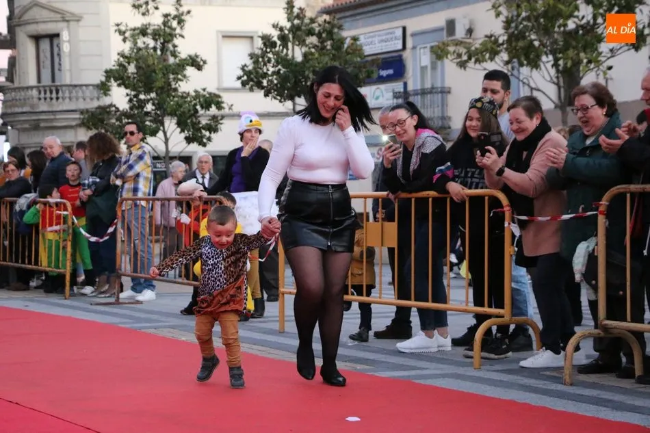 Foto 4 - Bonito desfile infantil de disfraces en Vitigudino con mil y un personajes  