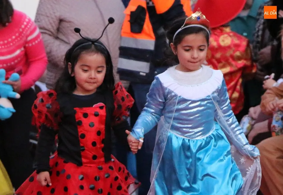 Foto 3 - Bonito desfile infantil de disfraces en Vitigudino con mil y un personajes  