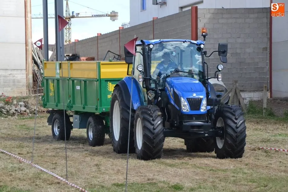 Tractor y remolque de carga