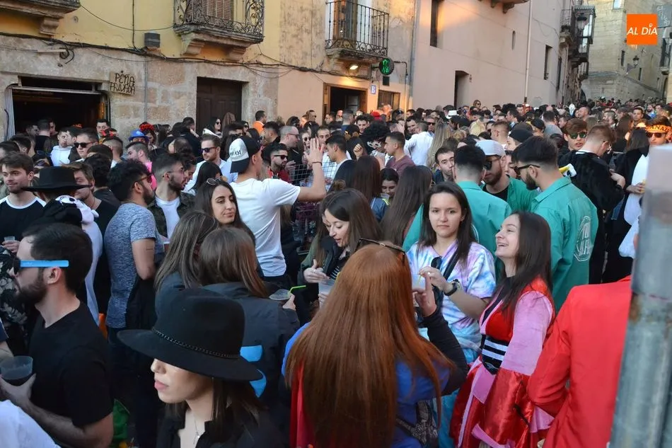 Foto 10 - Ambientazo en La Colada con la fiesta callejera promovida por el Pub N&ordm;18  
