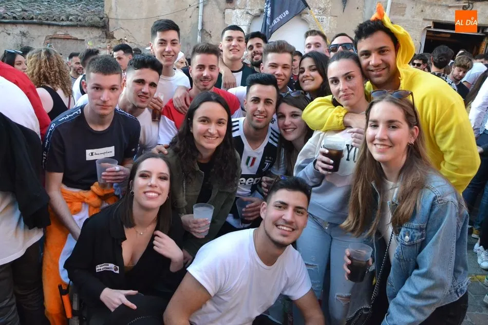 Foto 7 - Ambientazo en La Colada con la fiesta callejera promovida por el Pub N&ordm;18  
