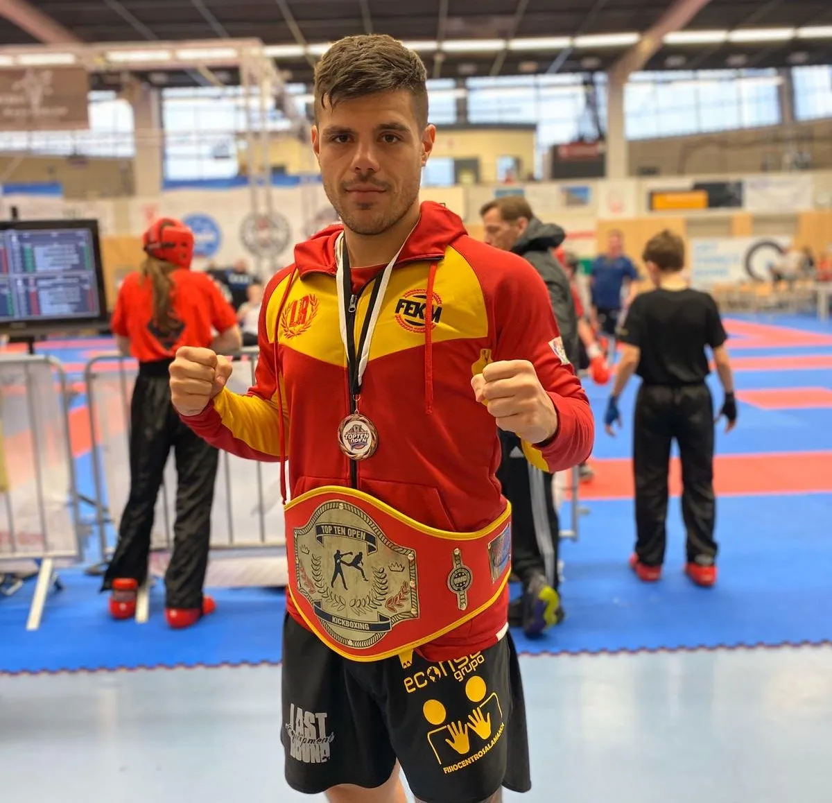 Huerta, con el cinturón ganado en Alemania