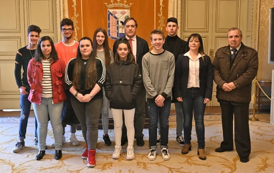 Foto 9 - Carbayo recibe a los campeones salmantinos de Kickboxing y les invita a ser embajadores de la...