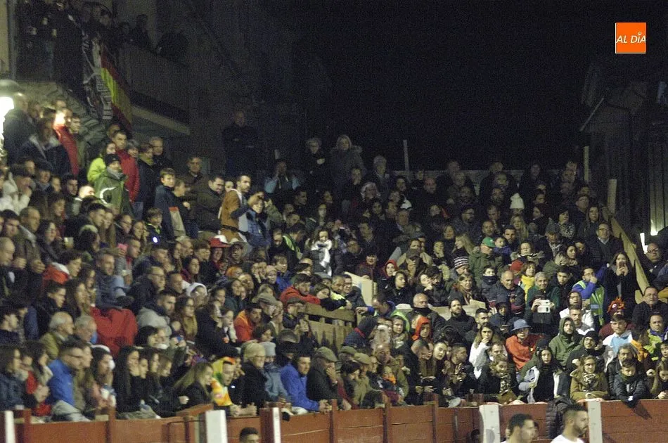 Foto 5 - &lsquo;El Peta&rsquo; se adjudica la hist&oacute;rica cita con los recortes en la Plaza Mayor  