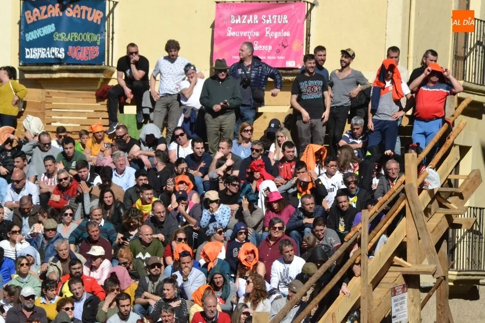 Foto 10 - Un buen encierro de los S&aacute;nchez Herrero da paso a una capea que tuvo de todo, incluido un gran...