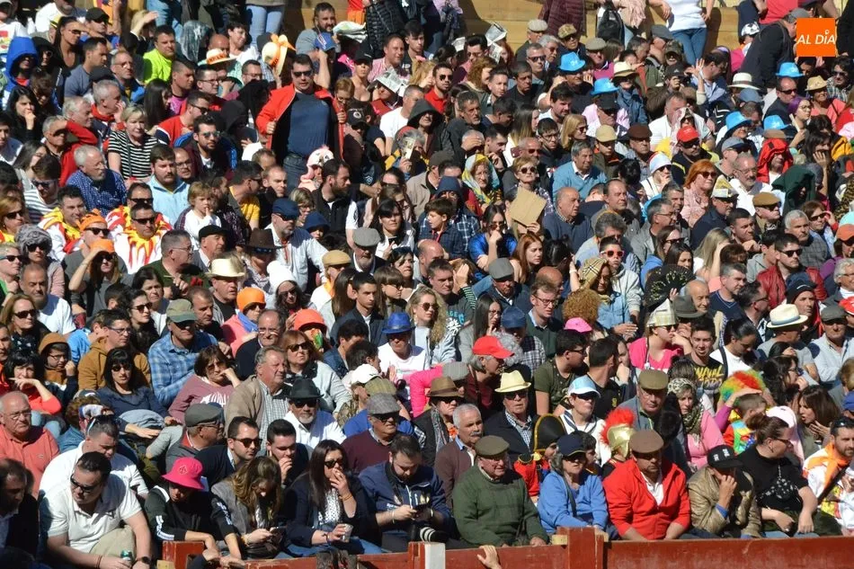 Foto 4 - Un buen encierro de los S&aacute;nchez Herrero da paso a una capea que tuvo de todo, incluido un gran...