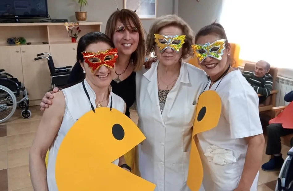 Foto 7 - La residencia de mayores de Mart&iacute;n de Yeltes se suma a las celebraciones del Carnaval