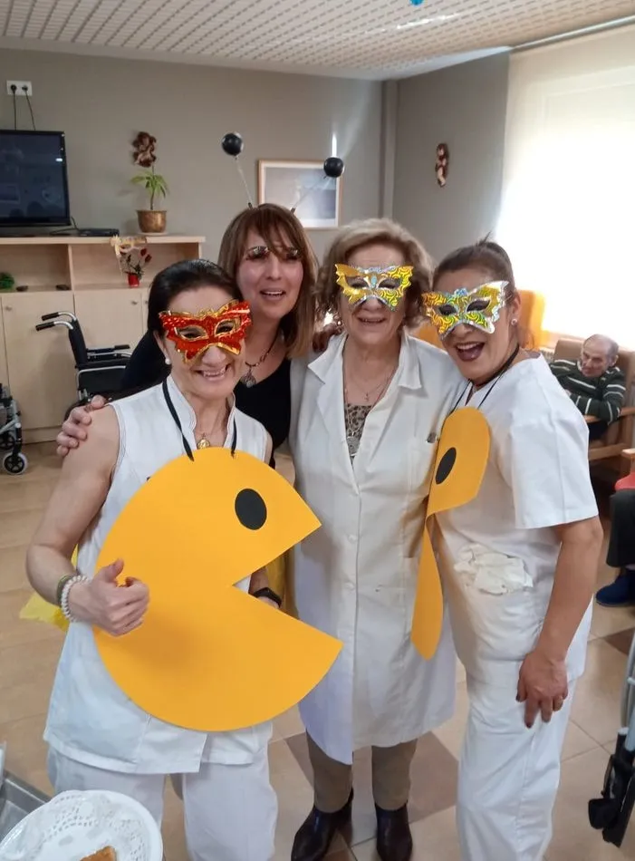 Foto 2 - La residencia de mayores de Mart&iacute;n de Yeltes se suma a las celebraciones del Carnaval