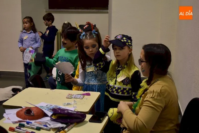Foto 7 - Excelente participaci&oacute;n en los talleres de carnavales programados por el Ayuntamiento