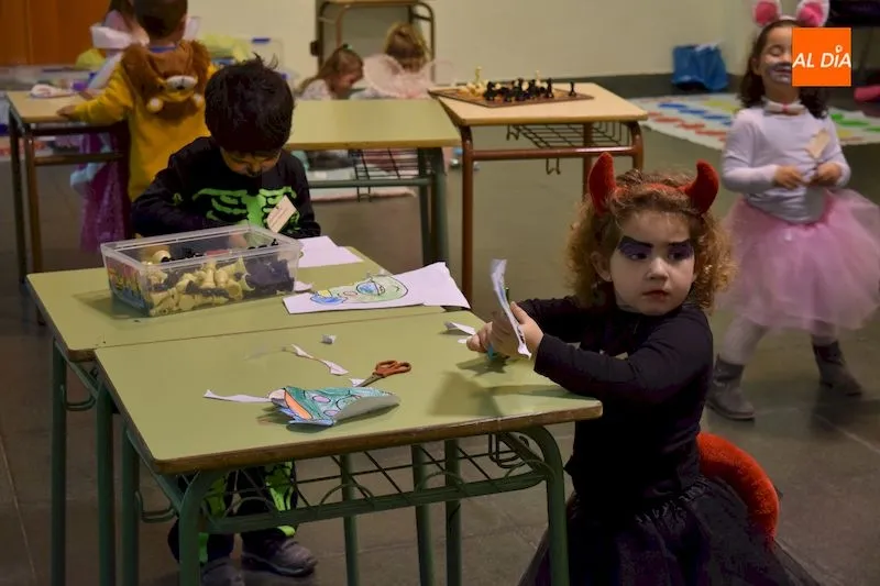 Foto 6 - Excelente participaci&oacute;n en los talleres de carnavales programados por el Ayuntamiento