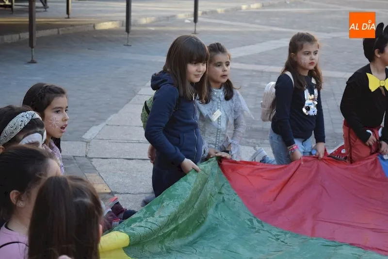Foto 5 - Excelente participaci&oacute;n en los talleres de carnavales programados por el Ayuntamiento