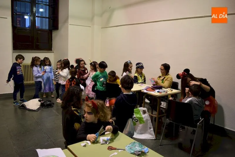 Foto 2 - Excelente participaci&oacute;n en los talleres de carnavales programados por el Ayuntamiento