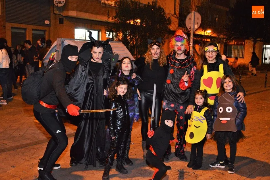Foto 8 - El Barrio del Oeste disfruta a tope del Lunes de Carnaval
