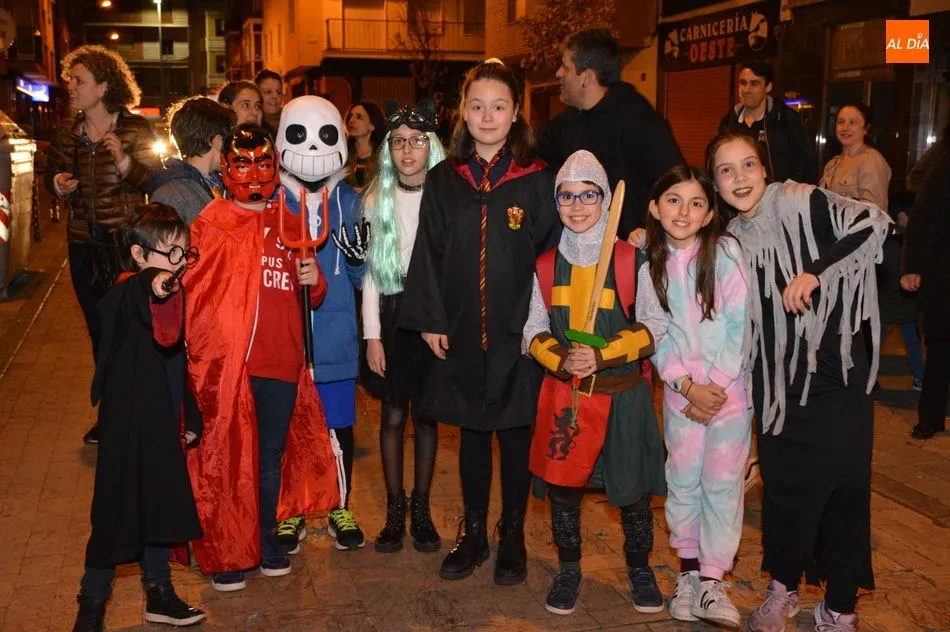 Foto 6 - El Barrio del Oeste disfruta a tope del Lunes de Carnaval