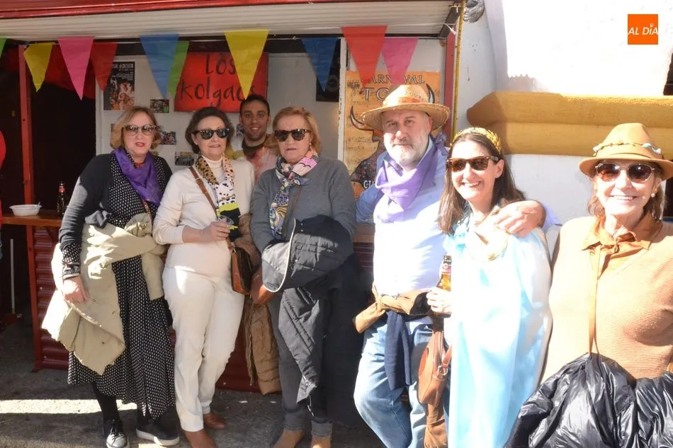 Foto 11 - Las pe&ntilde;as de la Plazuela del Buen Alcalde degustan 500 raciones de patatas mene&aacute;s  
