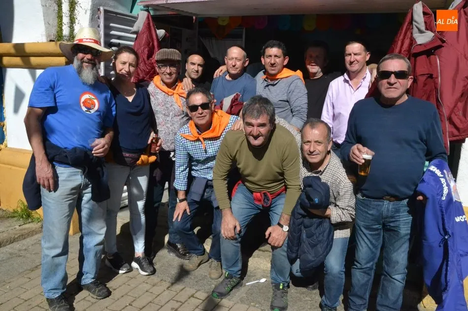 Foto 7 - Las pe&ntilde;as de la Plazuela del Buen Alcalde degustan 500 raciones de patatas mene&aacute;s  