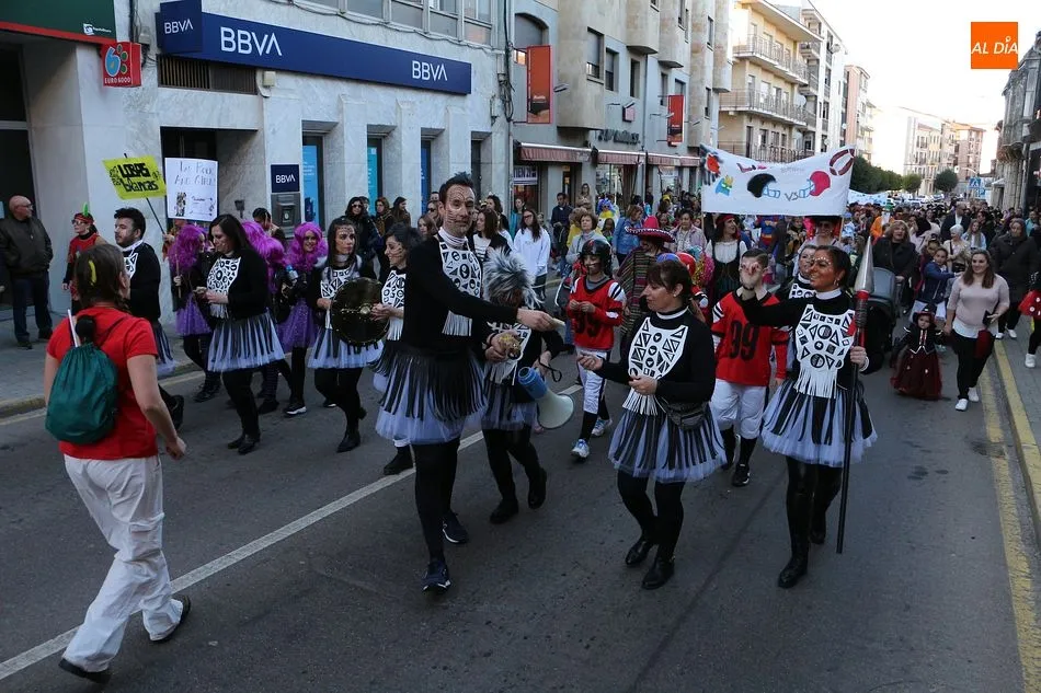 Foto 5 - El pasacalles &lsquo;Iberian Moon&rsquo; llena Guijuelo de alegr&iacute;a de carnaval