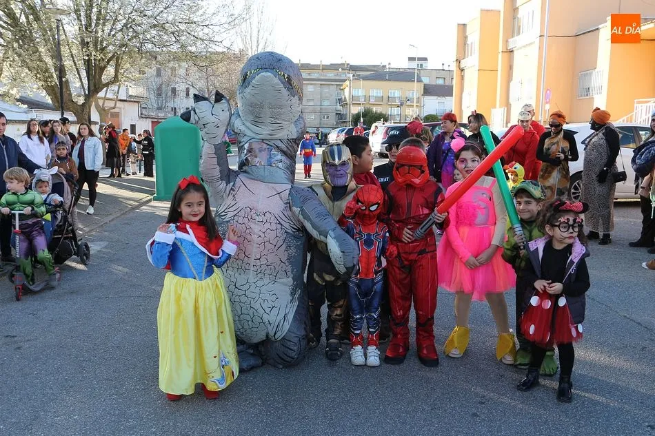 Foto 4 - El pasacalles &lsquo;Iberian Moon&rsquo; llena Guijuelo de alegr&iacute;a de carnaval