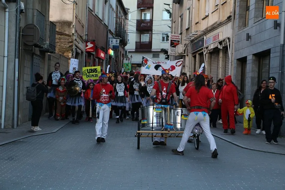 Foto 3 - El pasacalles &lsquo;Iberian Moon&rsquo; llena Guijuelo de alegr&iacute;a de carnaval