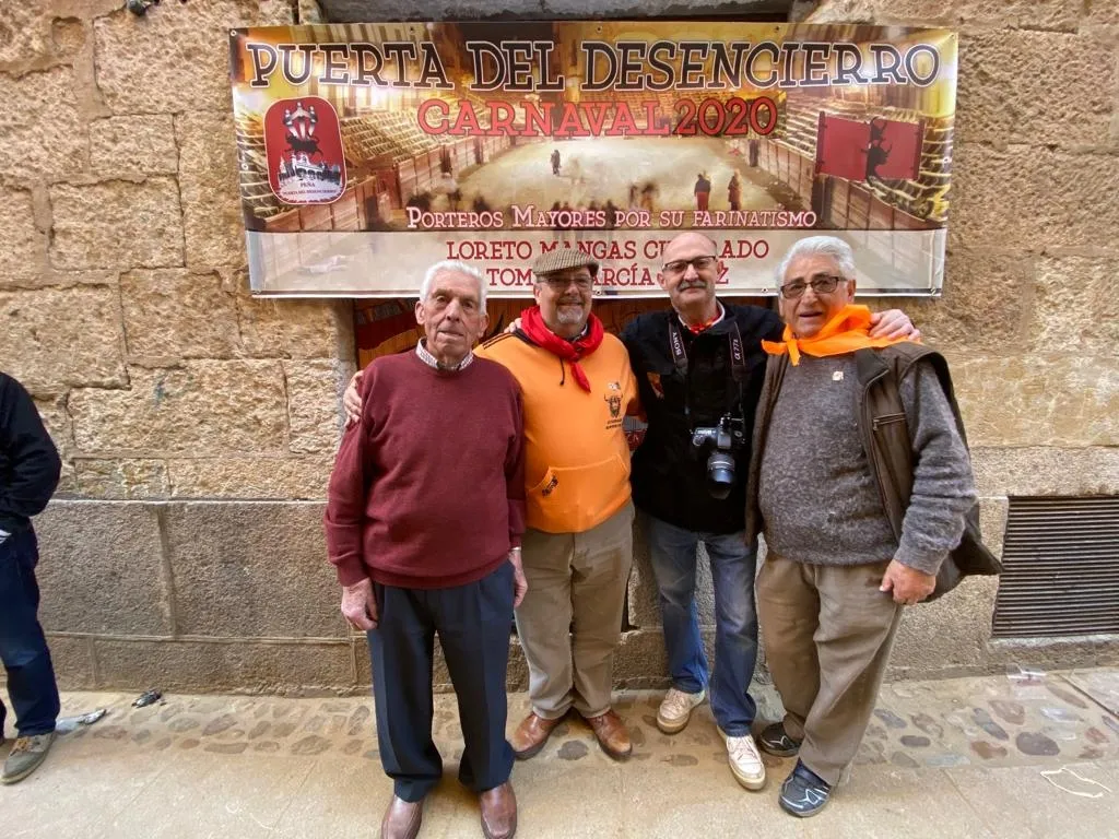 Foto 3 - Loreto Mangas Cuadrado y Tom&aacute;s Garc&iacute;a L&oacute;pez reciben sus distinciones como Porteros Mayores  