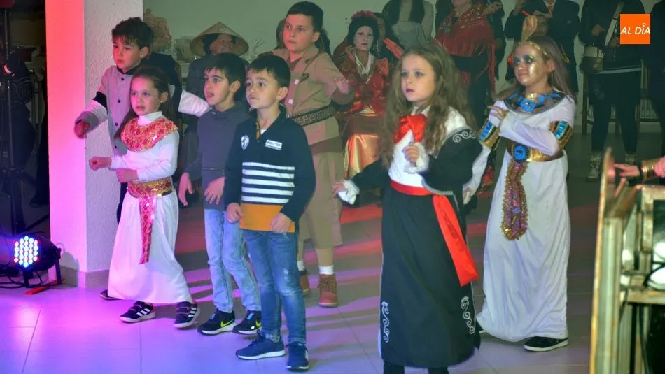 Foto 2 - Los adultos tambi&eacute;n disfrutan del Lunes de Carnaval en Lumbrales