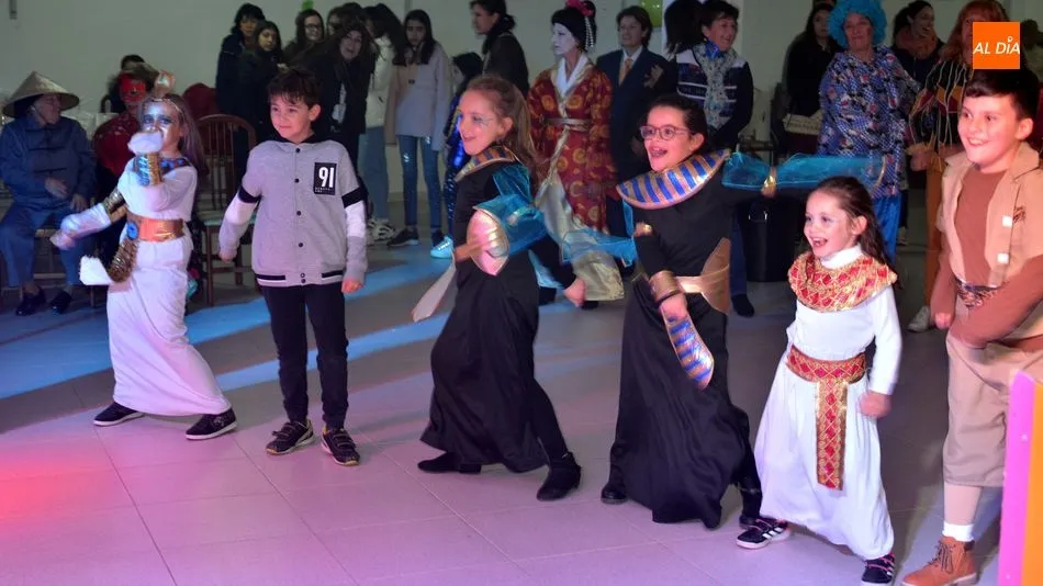 Foto 7 - Los adultos tambi&eacute;n disfrutan del Lunes de Carnaval en Lumbrales