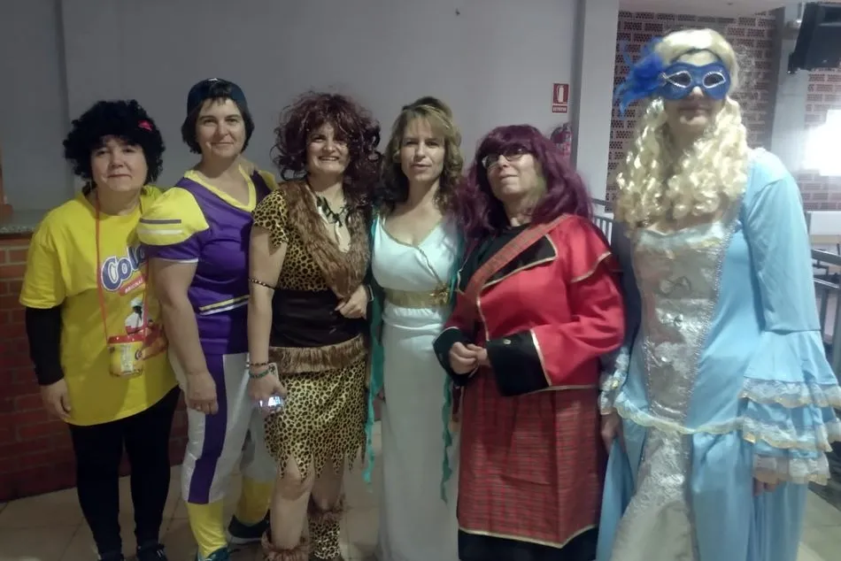 Foto 4 - Las mujeres de El Cubo de Don Sancho se entregan al Carnaval  