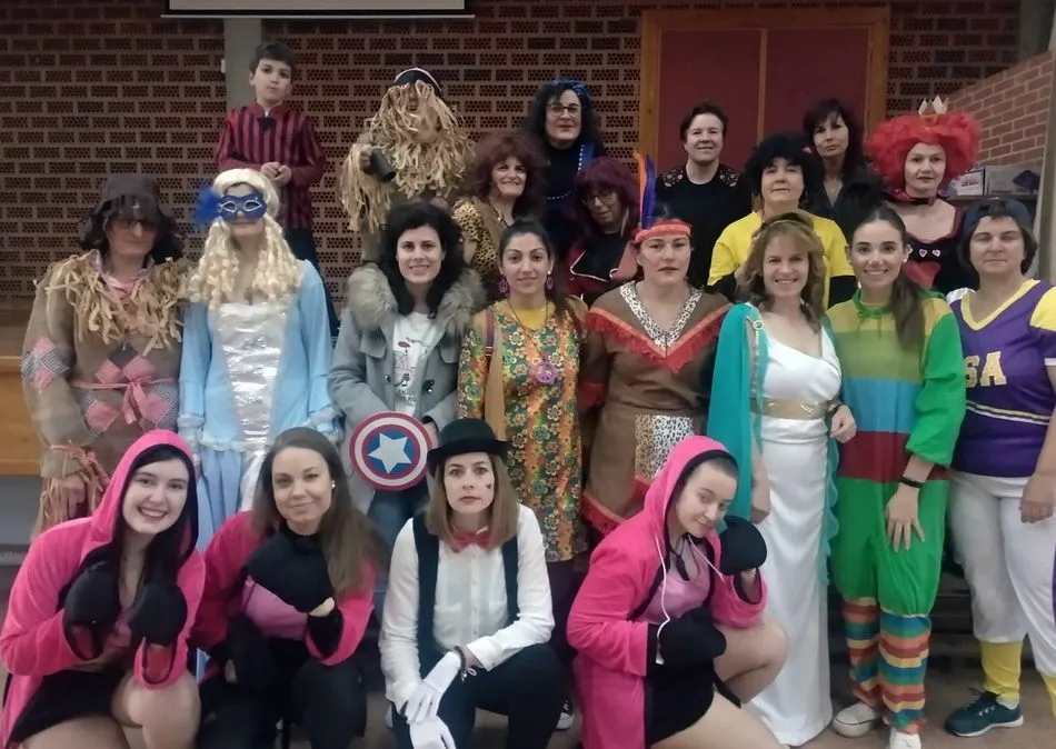 Foto 2 - Las mujeres de El Cubo de Don Sancho se entregan al Carnaval  