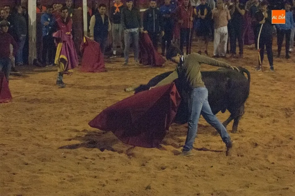 El Capea salta por anticipado al coso taurino participando en la capea de la tarde del Lunes  