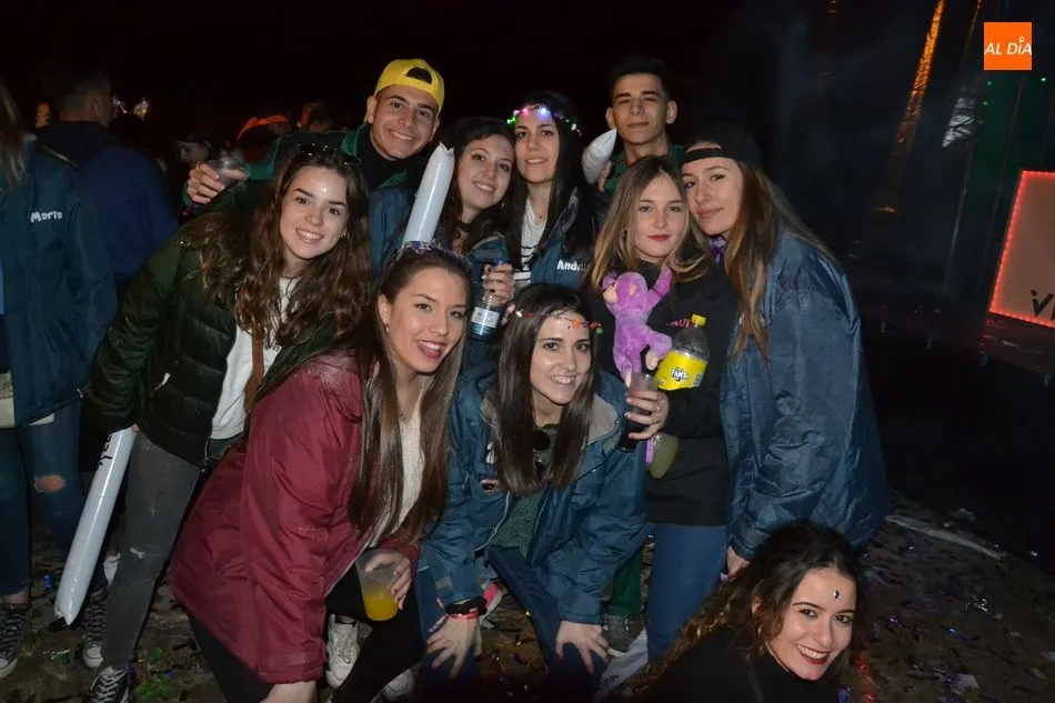 Las casetas del Paseo Fernando Arrabal disfrutan de una discomóvil sufragada por los jóvenes  