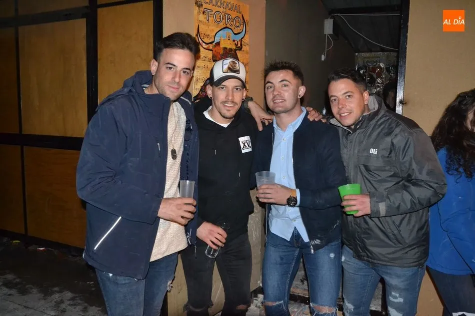 Foto 7 - Las casetas del Paseo Fernando Arrabal disfrutan de una discom&oacute;vil sufragada por los j&oacute;venes  