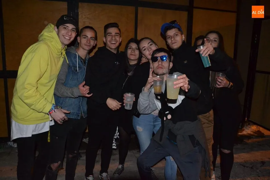 Foto 5 - Las casetas del Paseo Fernando Arrabal disfrutan de una discom&oacute;vil sufragada por los j&oacute;venes  