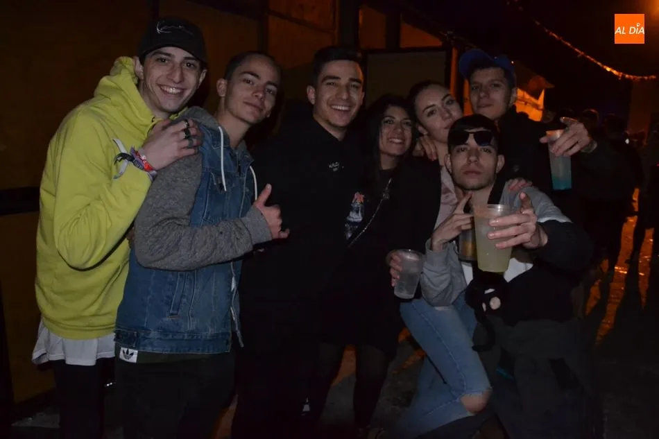 Foto 4 - Las casetas del Paseo Fernando Arrabal disfrutan de una discom&oacute;vil sufragada por los j&oacute;venes  