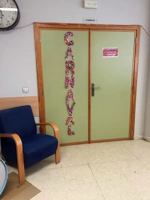 Foto 2 - La residencia municipal de mayores de Vitigudino celebra un Carnaval con mucha m&uacute;sica  