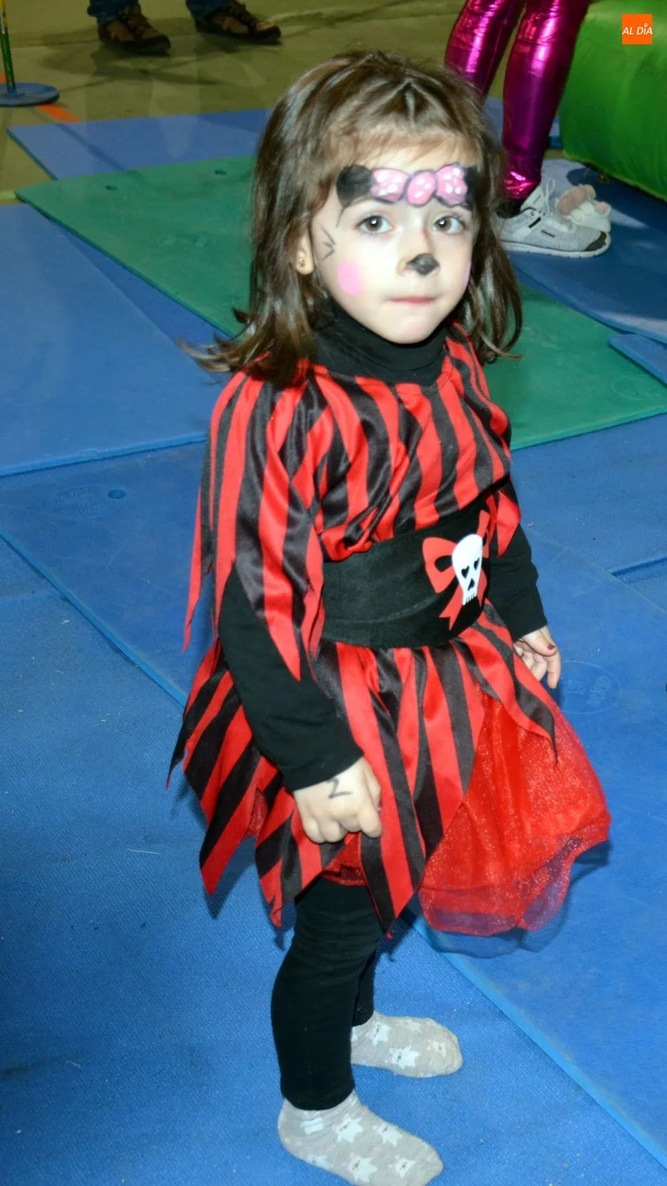 Foto 3 - Los ni&ntilde;os se divierten en la fiesta del Martes de Carnaval en Lumbrales