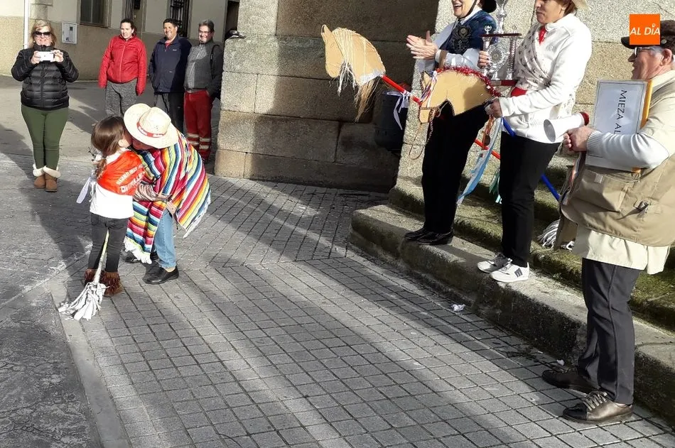Foto 11 - Las mujeres de Mieza recuperan sus tiempos de quintas para correr las cintas por el Carnaval  