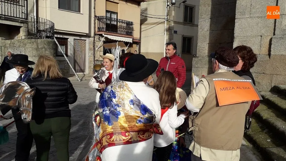 Foto 6 - Las mujeres de Mieza recuperan sus tiempos de quintas para correr las cintas por el Carnaval  