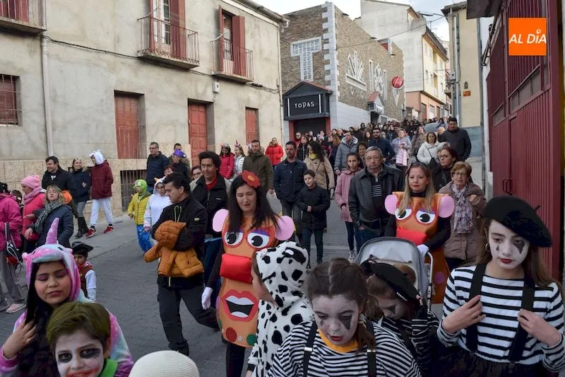 Foto 8 - Alba de Tormes festeja los carnavales con un multitudinario desfile y un imaginativo concurso de...