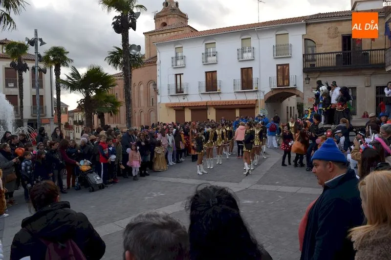 Foto 6 - Alba de Tormes festeja los carnavales con un multitudinario desfile y un imaginativo concurso de...